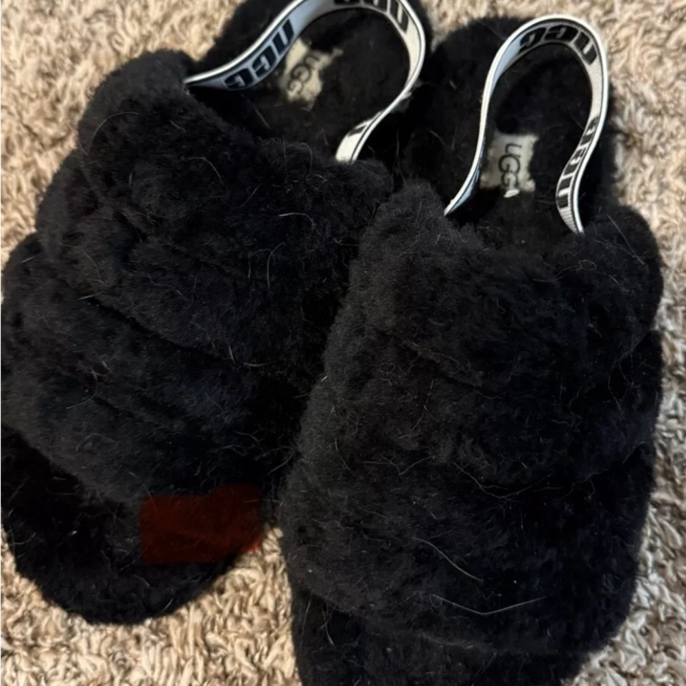 UGG Black Fluff Yeah kids Sandals slides size 10